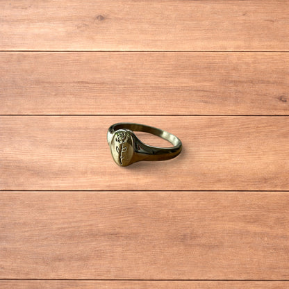 Lovely vintage style signet ring with rose detail in gold.
