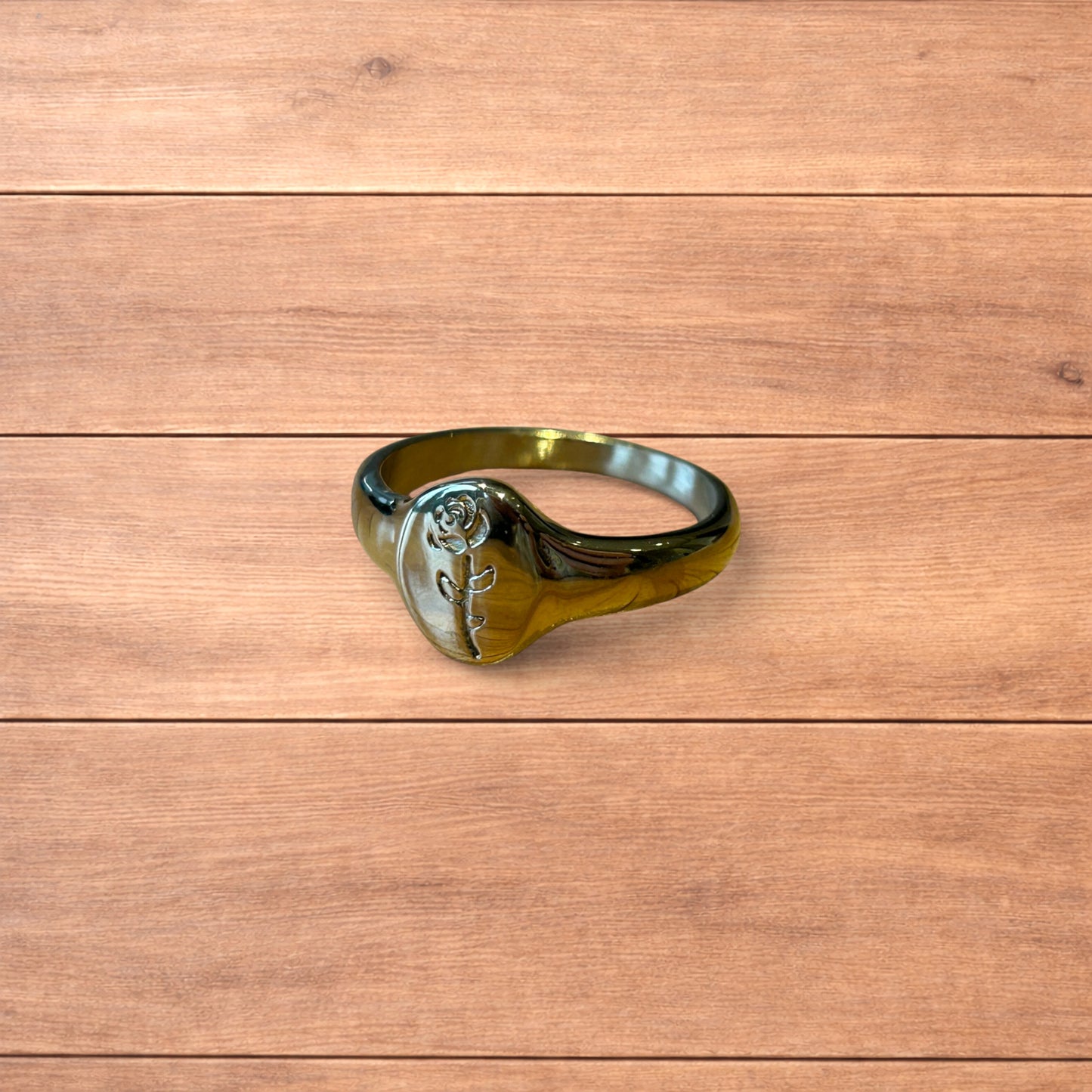 Lovely vintage style signet ring with rose detail in gold.