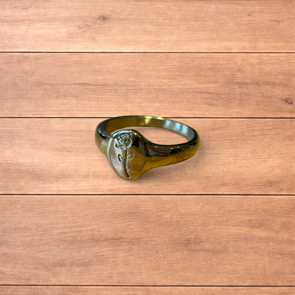 Lovely vintage style signet ring with rose detail in gold.