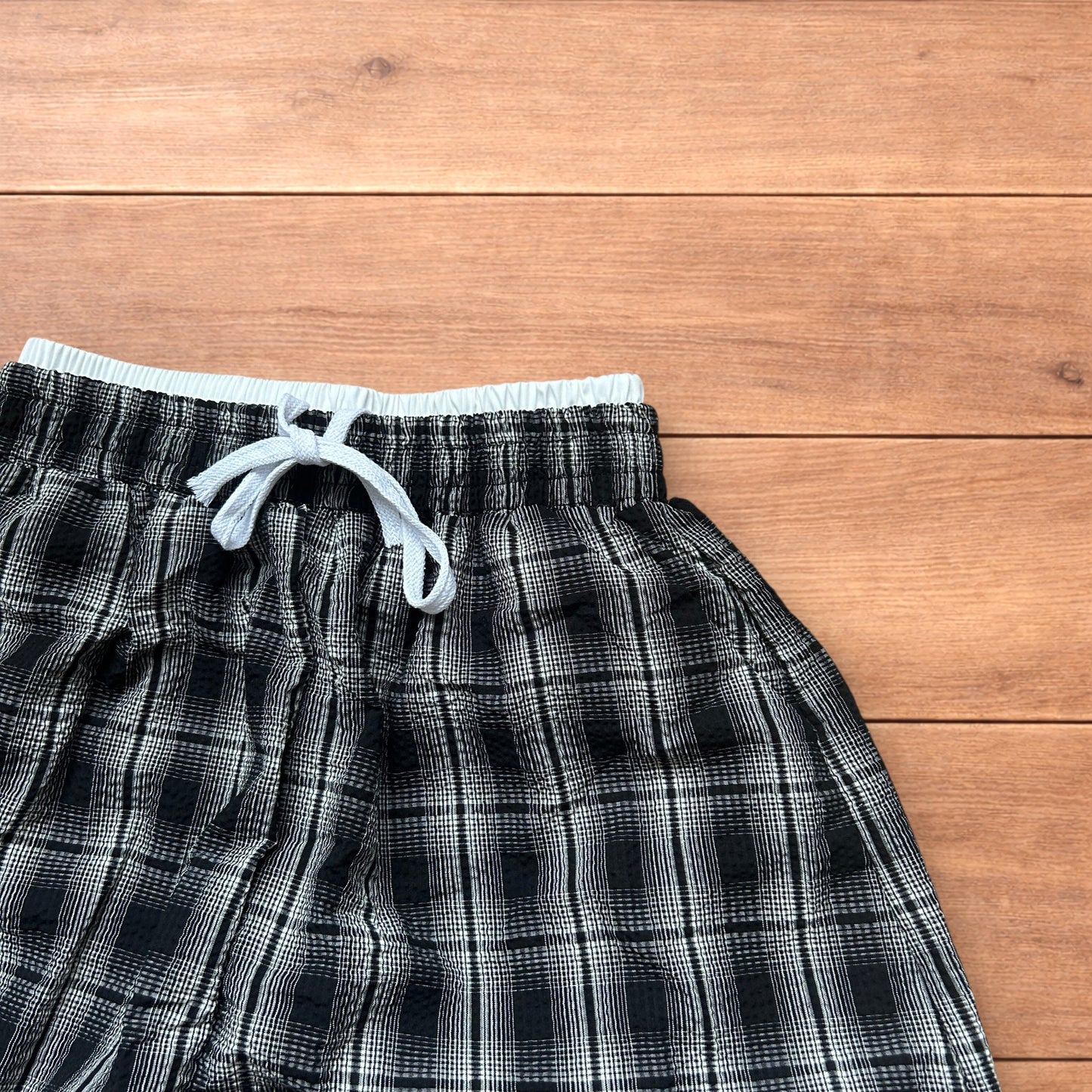 Lovely baggy wide leg checkered lounge pants trousers in black/white.
