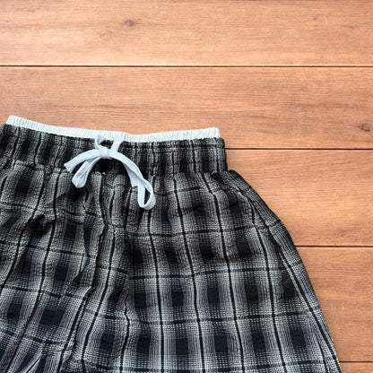 Lovely baggy wide leg checkered lounge pants trousers in black/white.