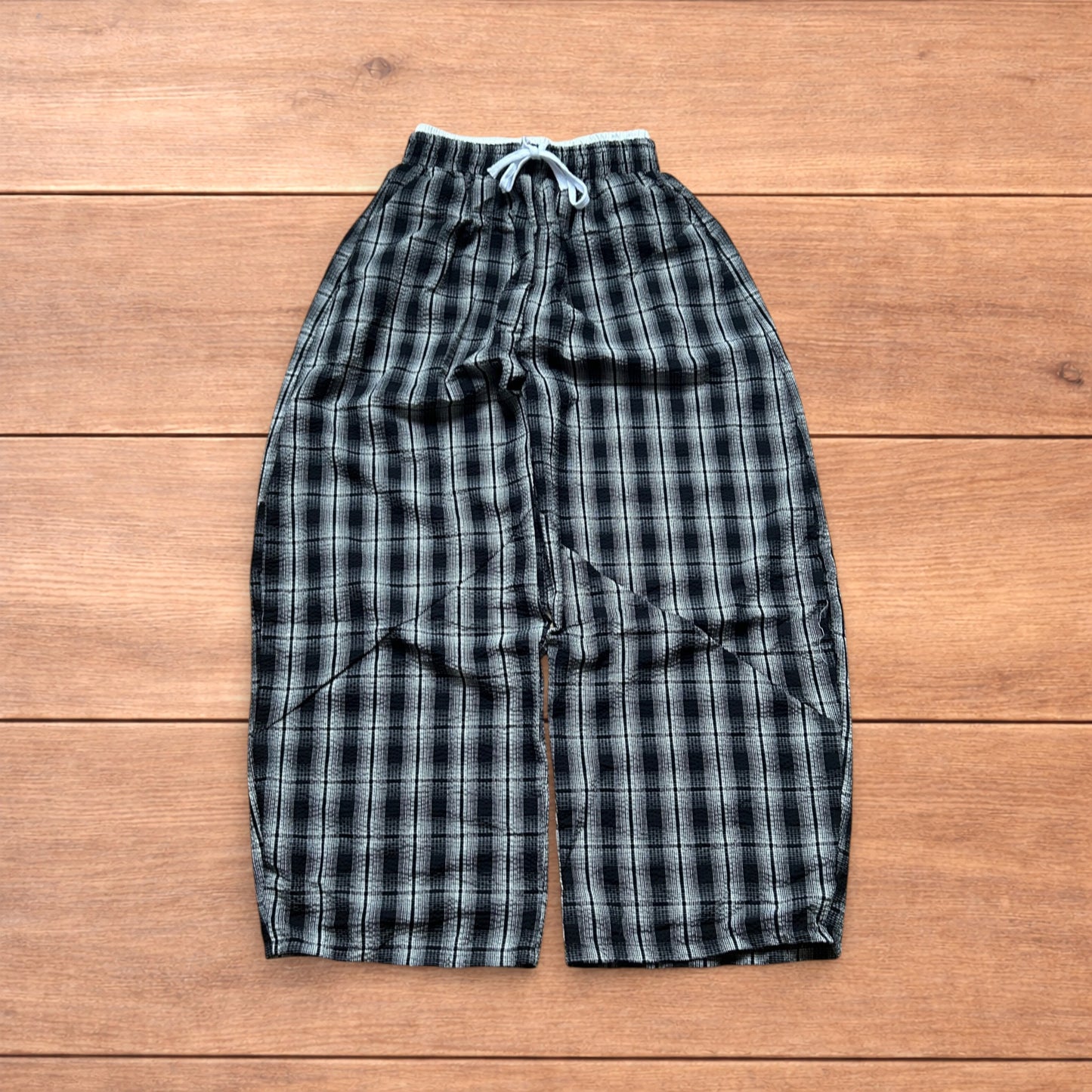 Lovely baggy wide leg checkered lounge pants trousers in black/white.
