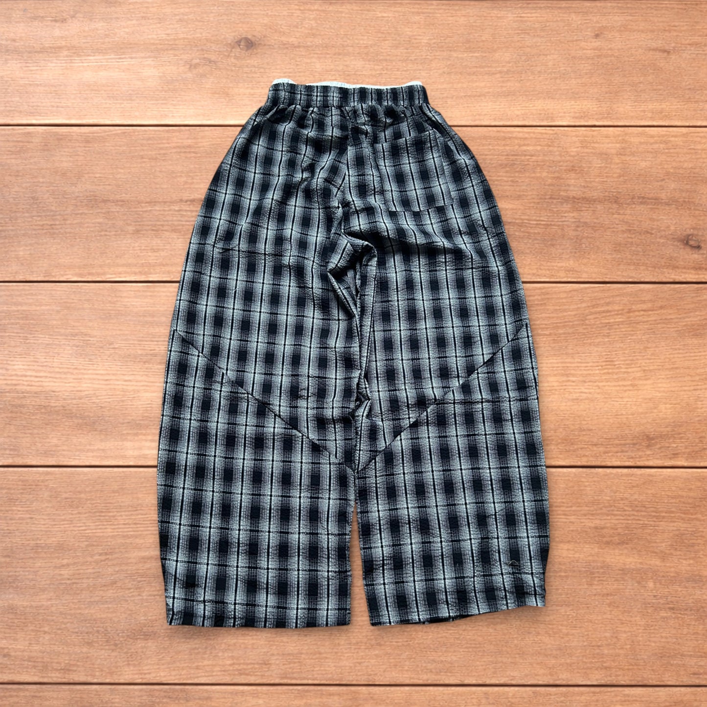 Lovely baggy wide leg checkered lounge pants trousers in black/white.
