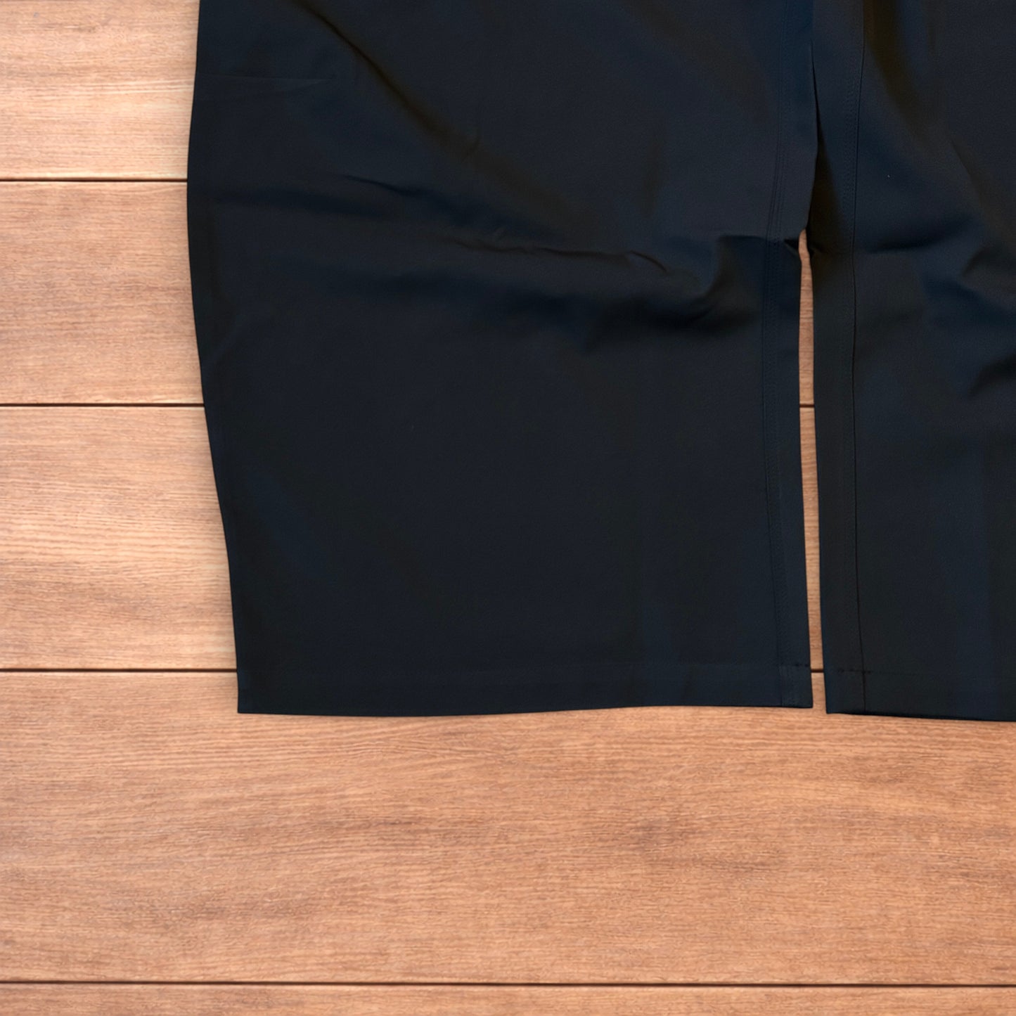 Vintage style baggy wide leg balloon fit tailored trousers in black.