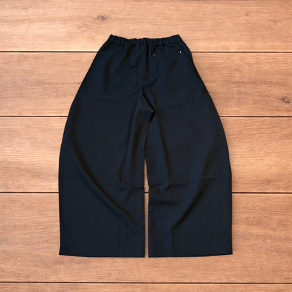 Vintage style baggy wide leg balloon fit tailored trousers in black.