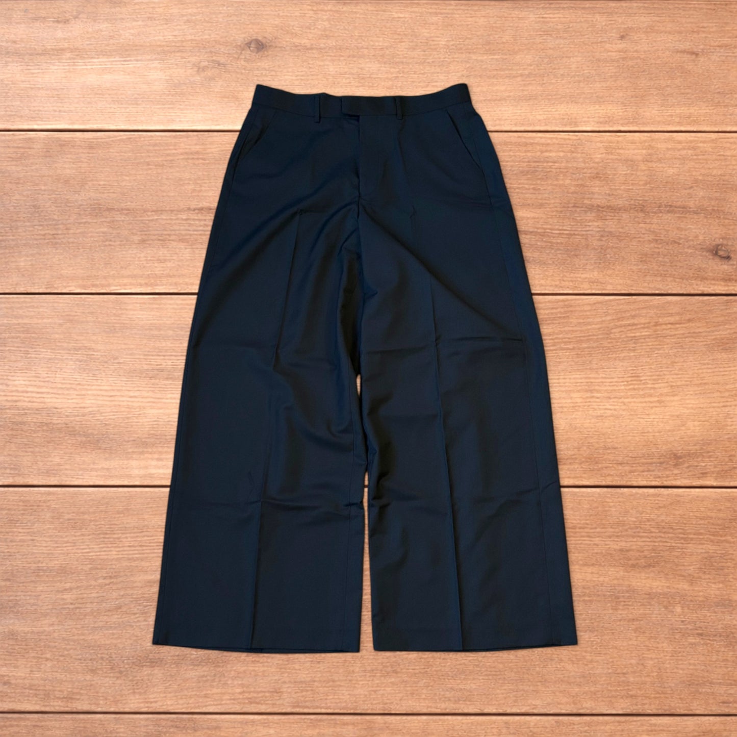 Vintage style baggy wide leg tailored trousers in black.