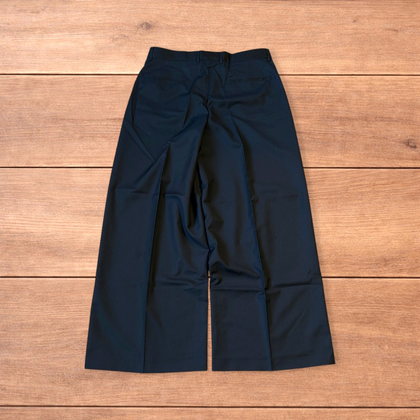Vintage style baggy wide leg tailored trousers in black.