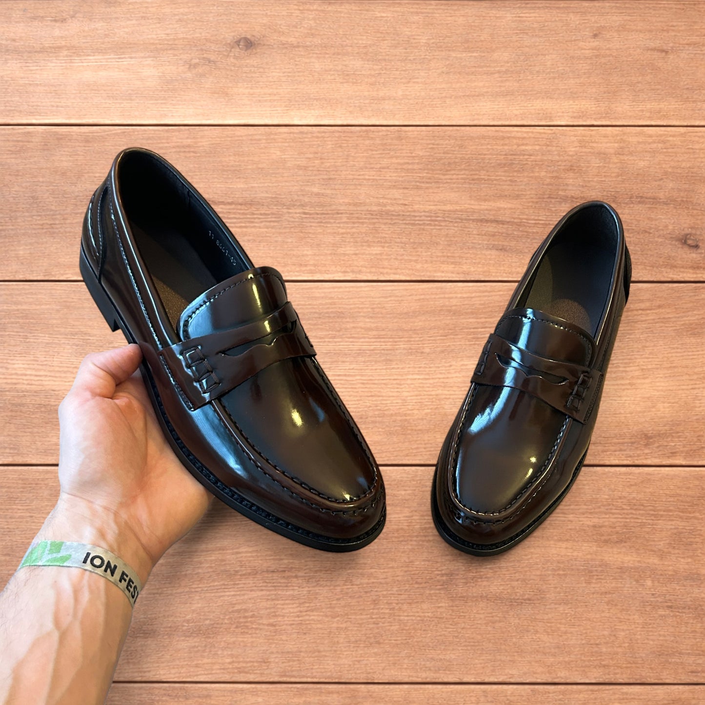 Lovely faux leather penny dress loafers shoes in brown.