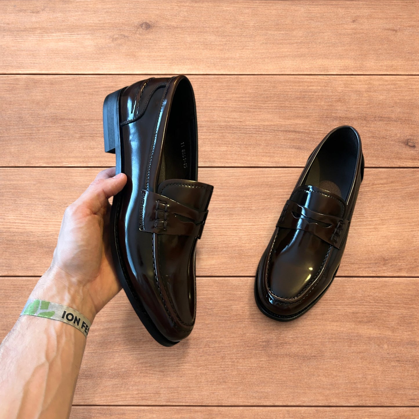 Lovely faux leather penny dress loafers shoes in brown.