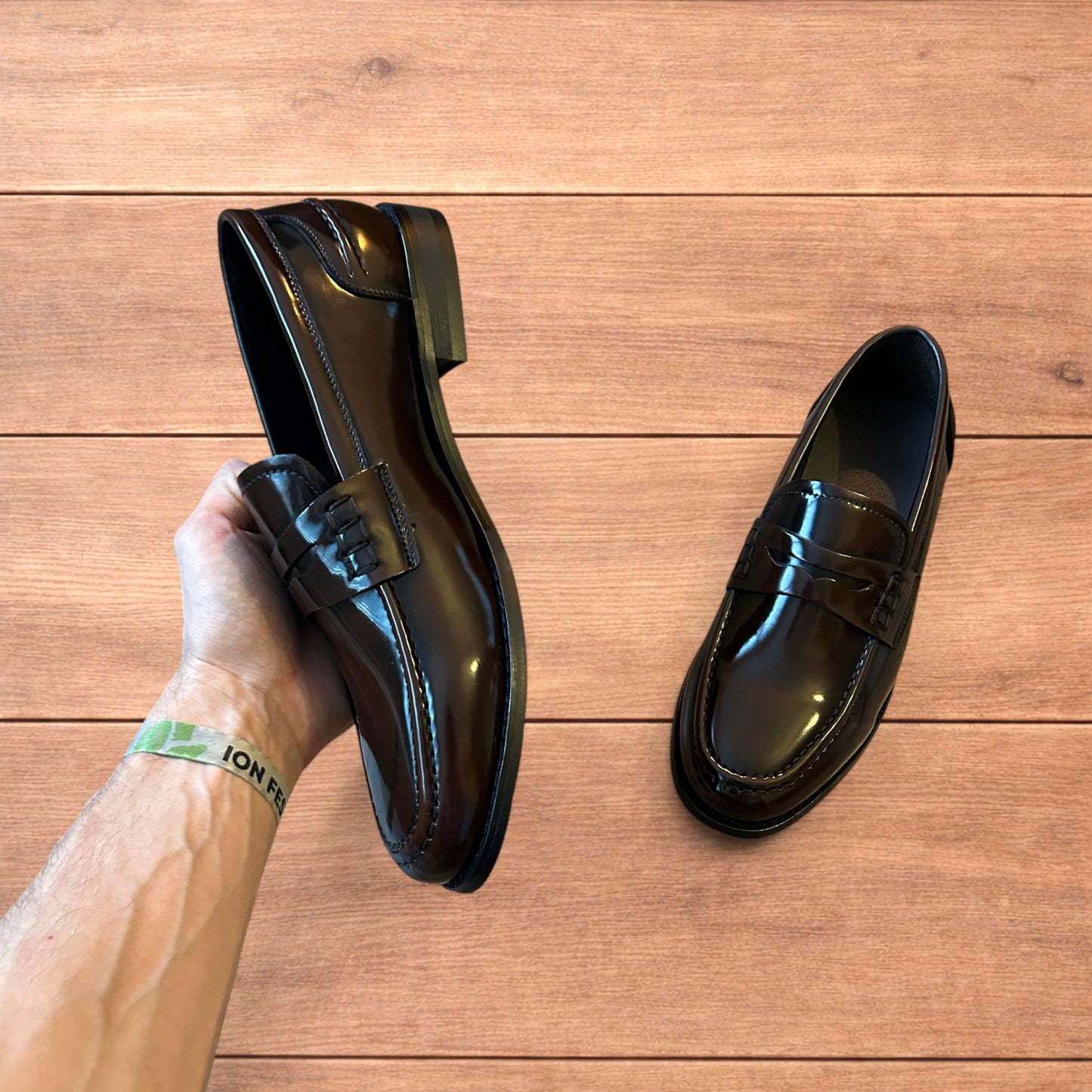 Lovely faux leather penny dress loafers shoes in brown.