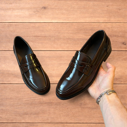 Lovely faux leather penny dress loafers shoes in brown.