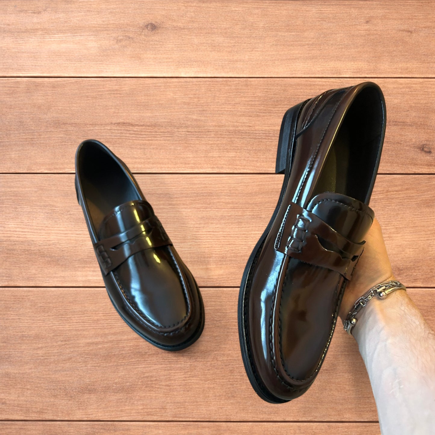 Lovely faux leather penny dress loafers shoes in brown.