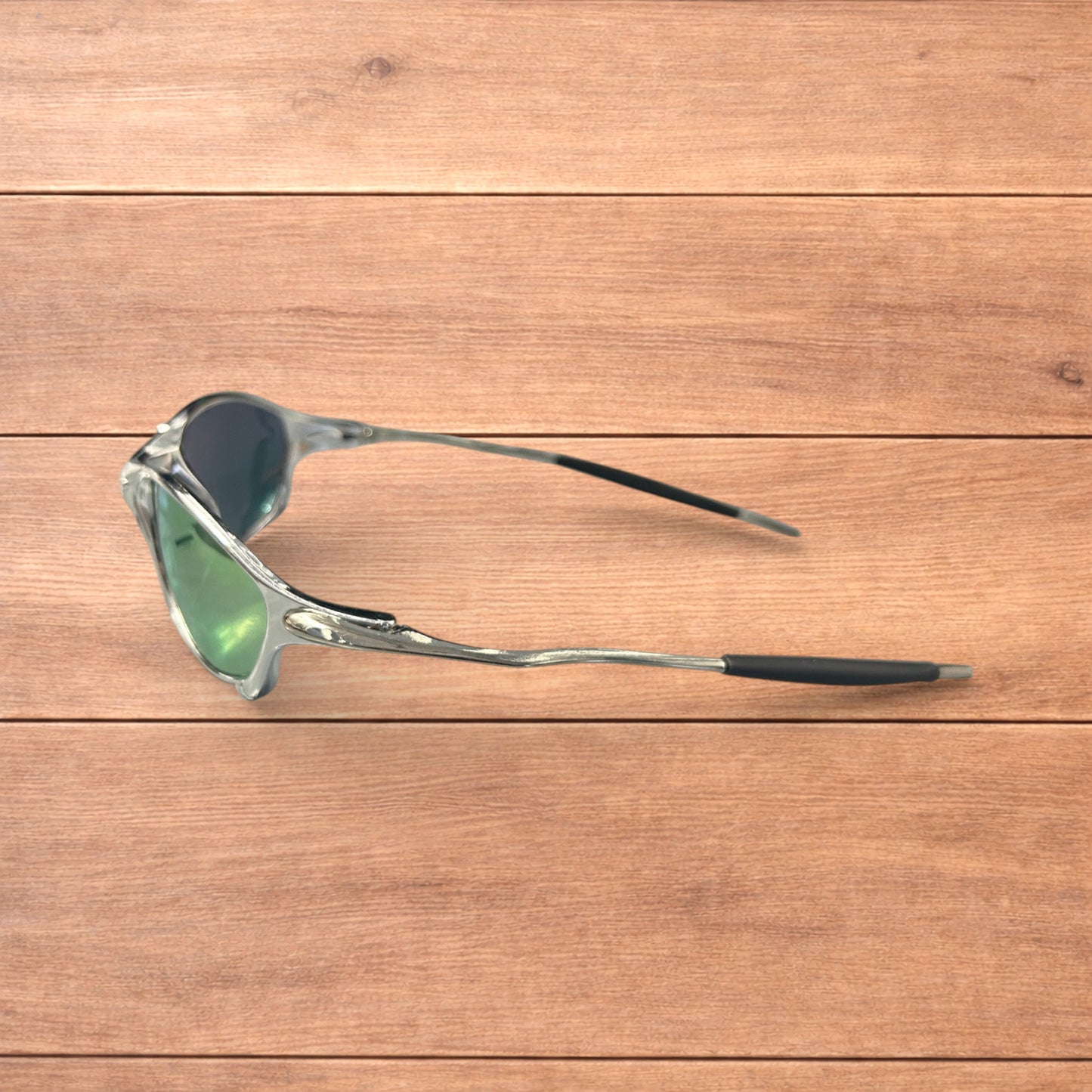 Insane metal frame sunglasses in silver with purple lense.