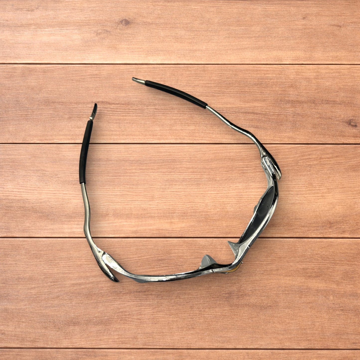 Insane metal frame sunglasses in silver with purple lense.