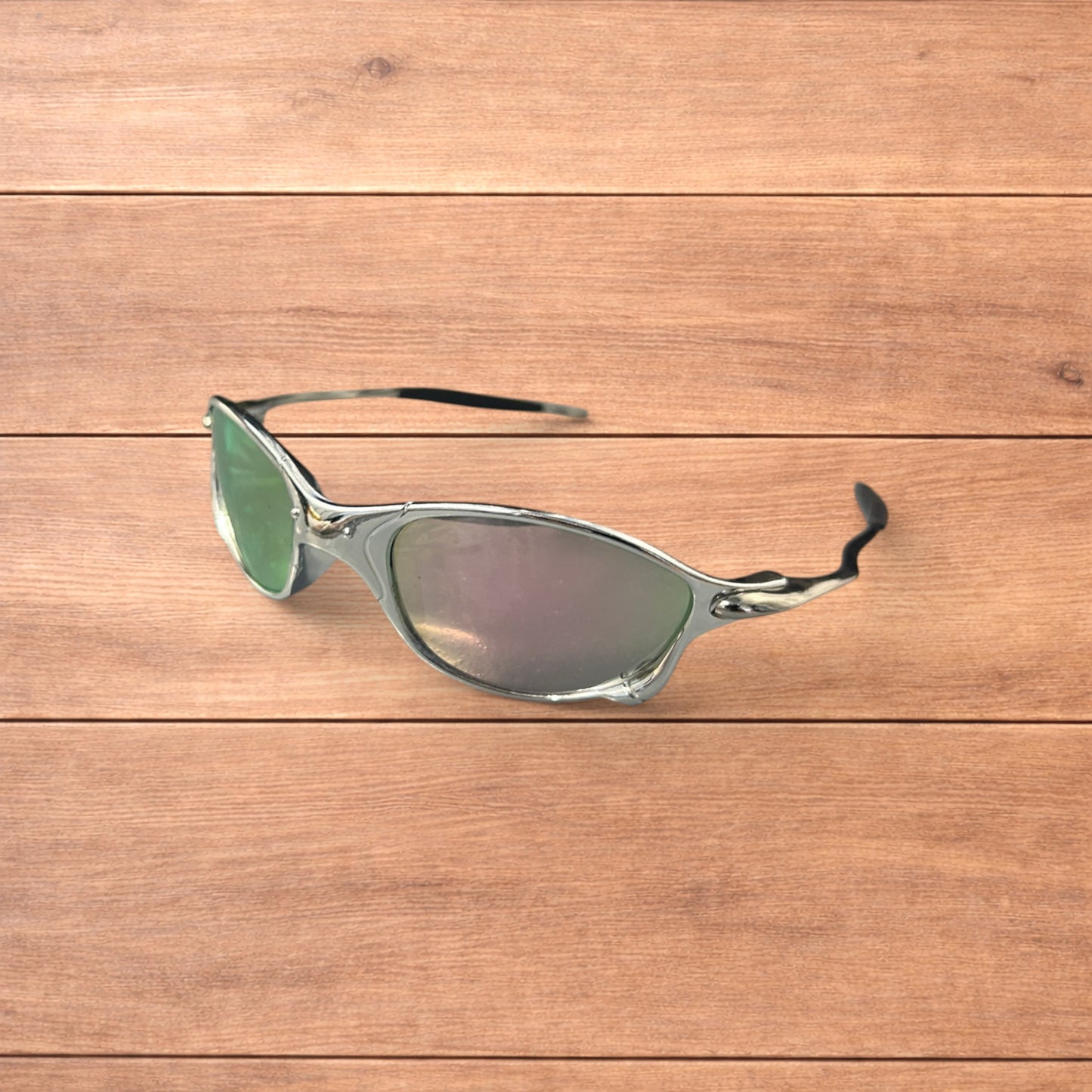 Insane metal frame sunglasses in silver with purple lense.