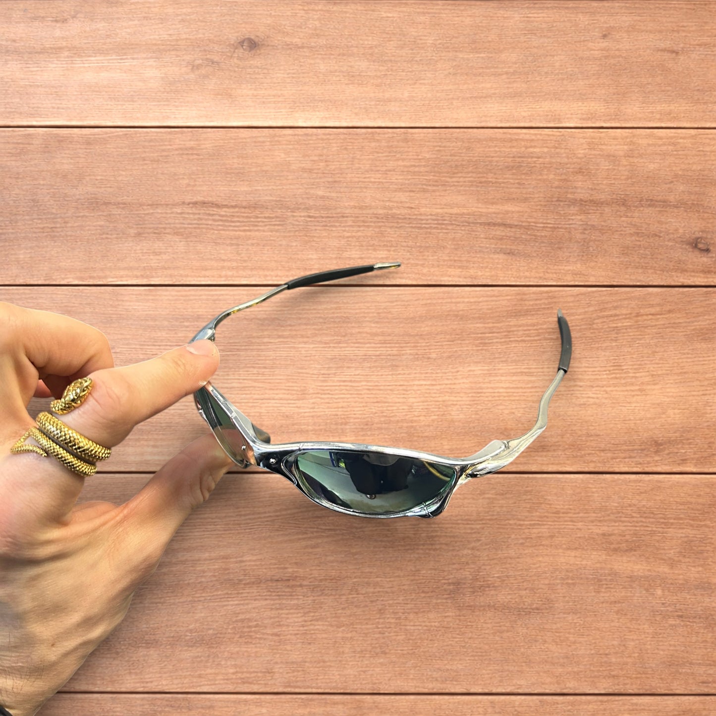 Insane metal frame sunglasses in silver with purple lense.