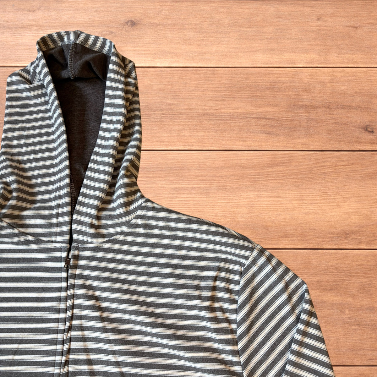 Baggy striped zip-up hoodie jumper in grey and white with hood, elasticated cuffs, front pockets and full zip closure.