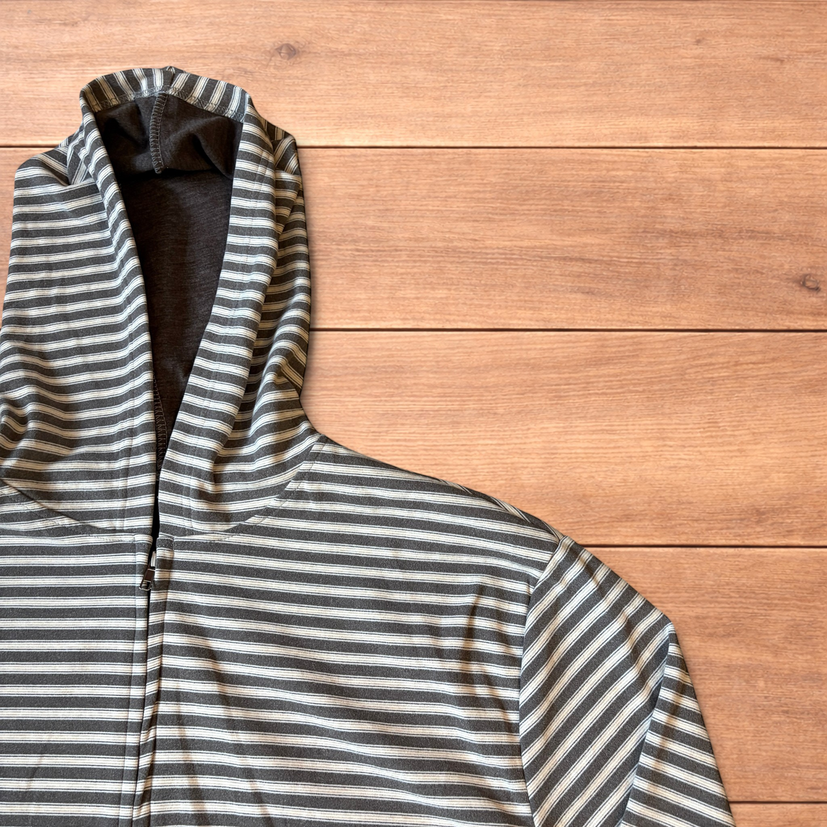 Baggy striped zip-up hoodie jumper in brown and beige.