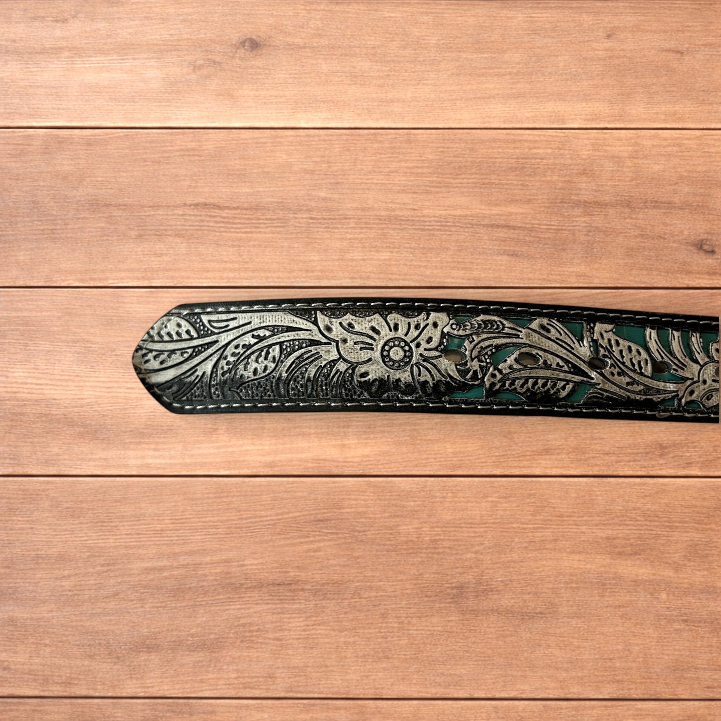 Lovely vintage style boho floral design belt with silver buckle.