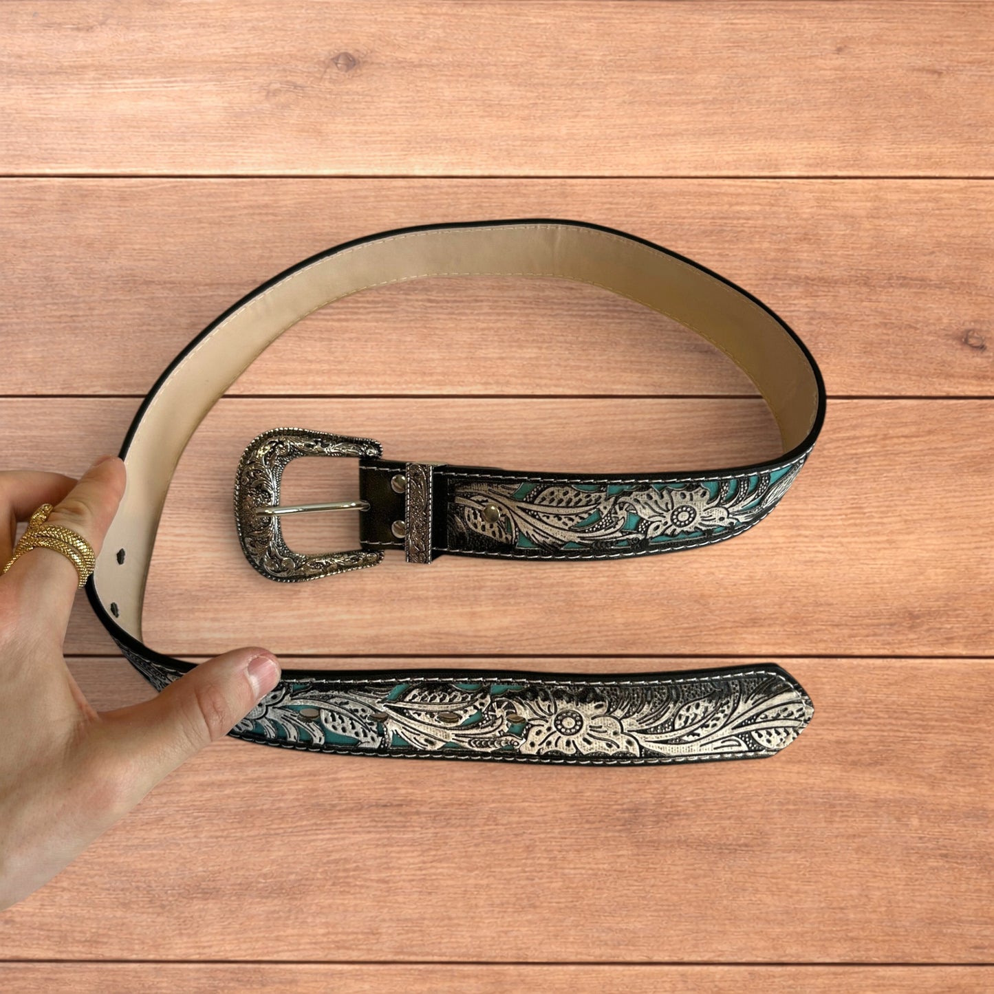 Lovely vintage style boho floral design belt with silver buckle.