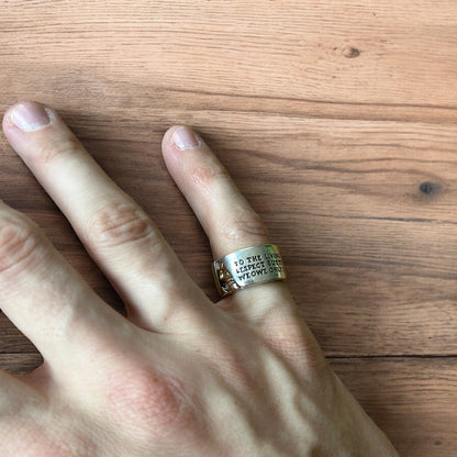 Lovely vintage style stainless steel skull gothic punk ring in silver. One size.