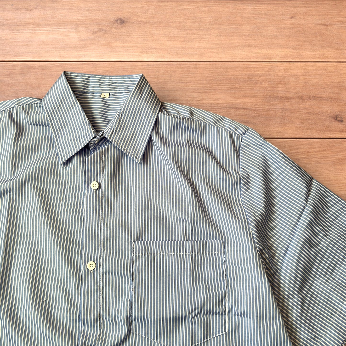 Lovely striped lightweight short sleeve button up shirt in blue/white.