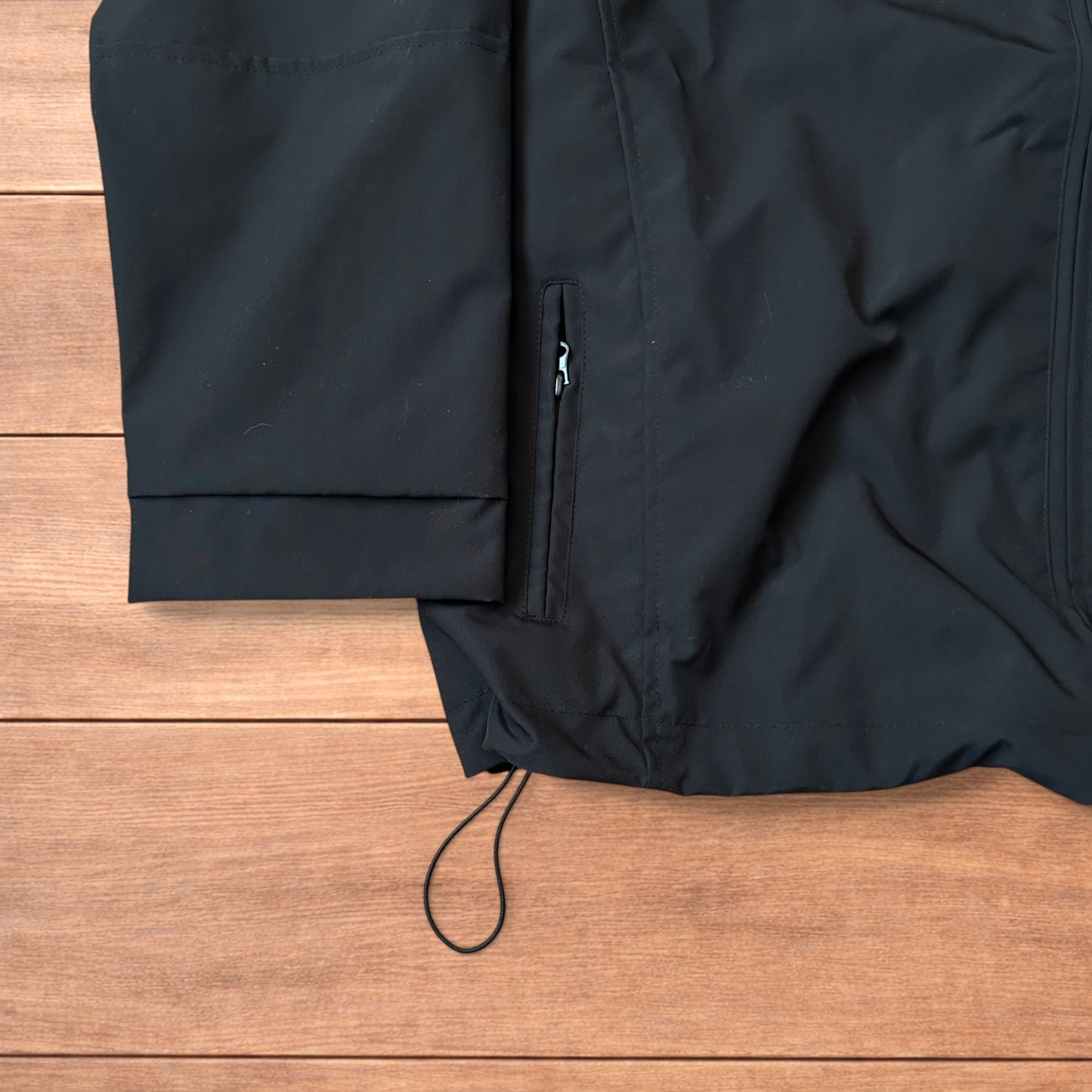 Incredible outdoor zip up shell jacket coat in black.
