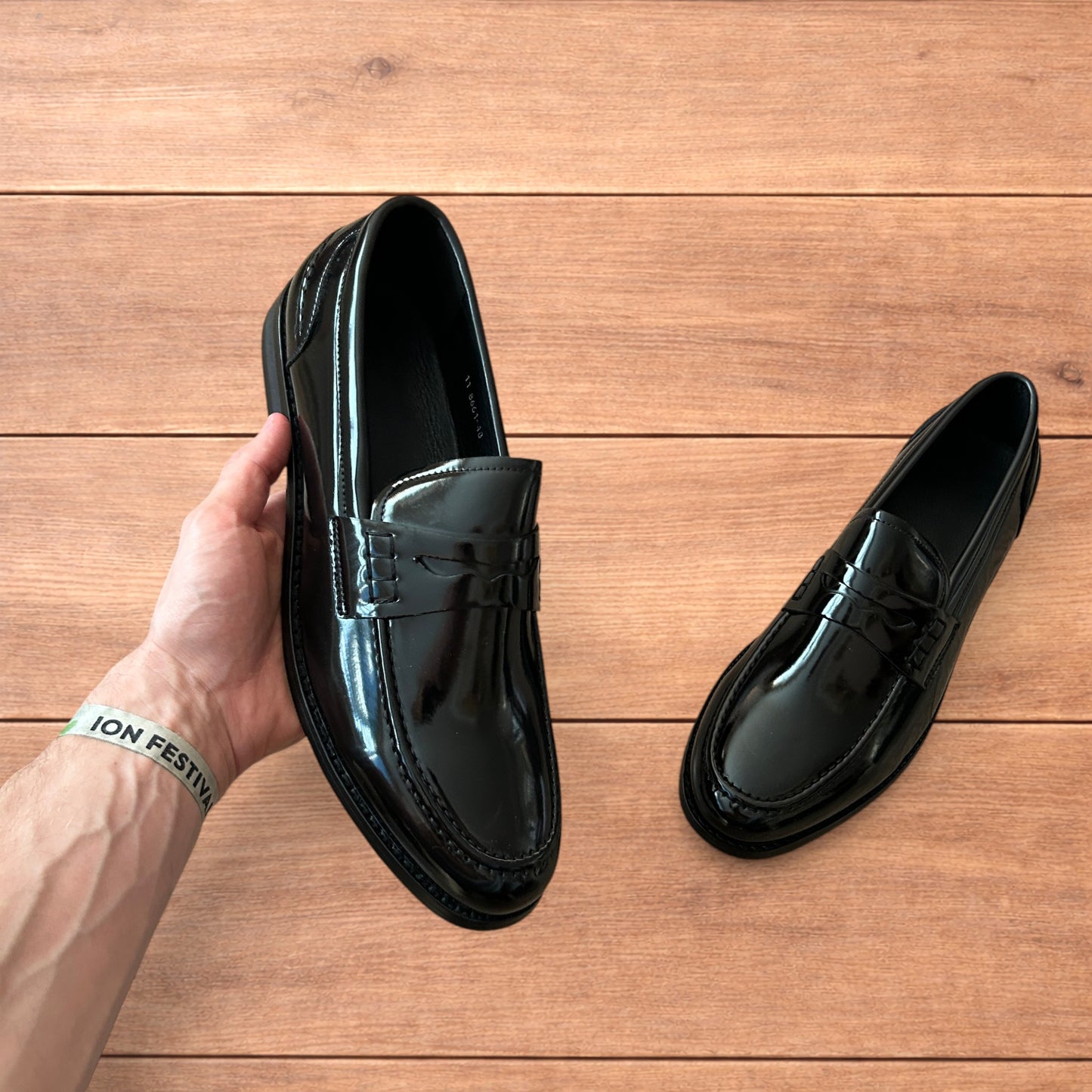 Lovely faux leather penny dress loafers shoes in black.