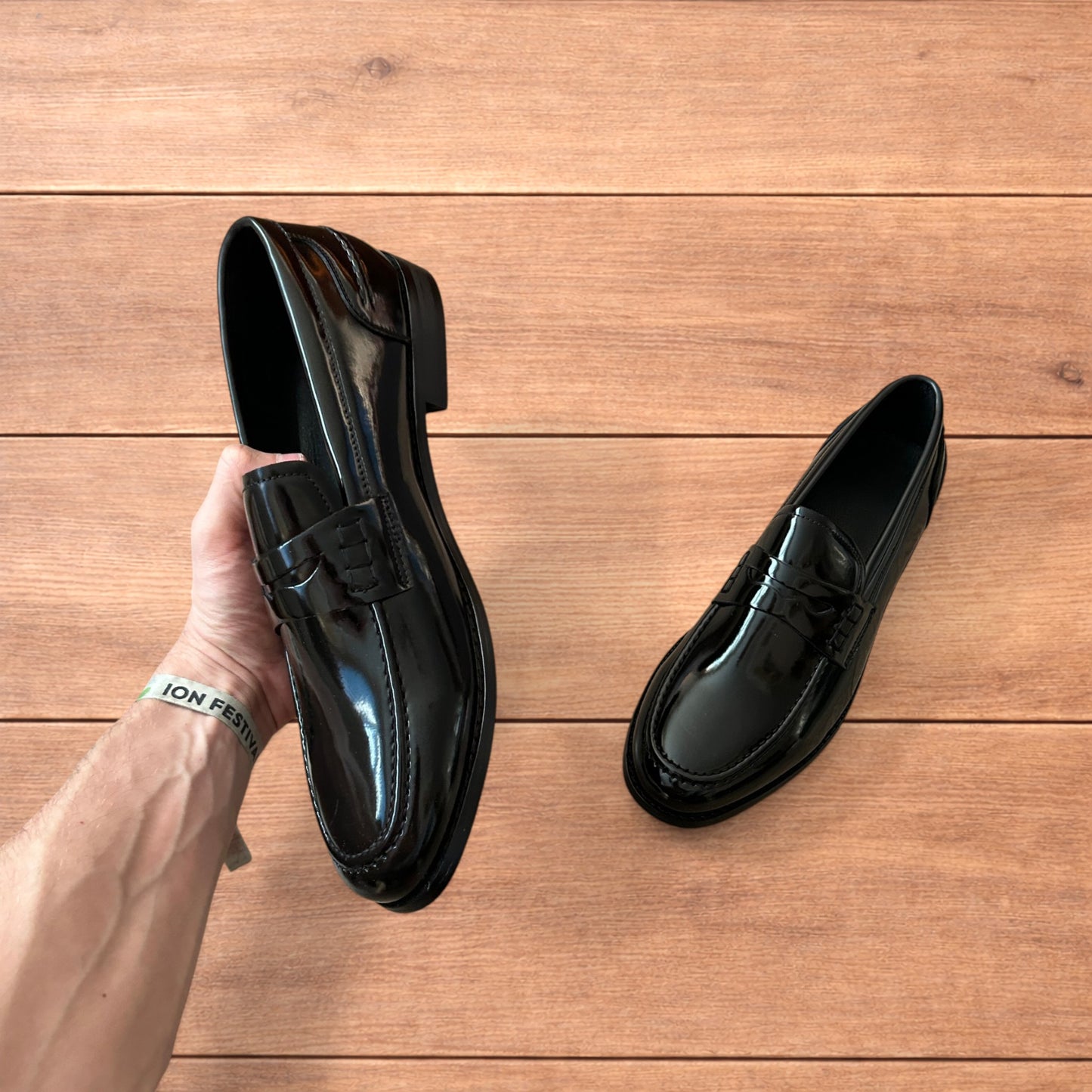Lovely faux leather penny dress loafers shoes in black.