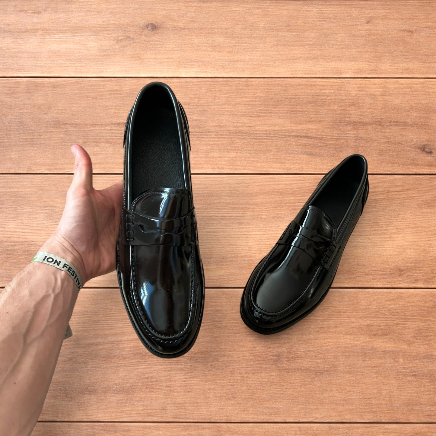 Lovely faux leather penny dress loafers shoes in black.