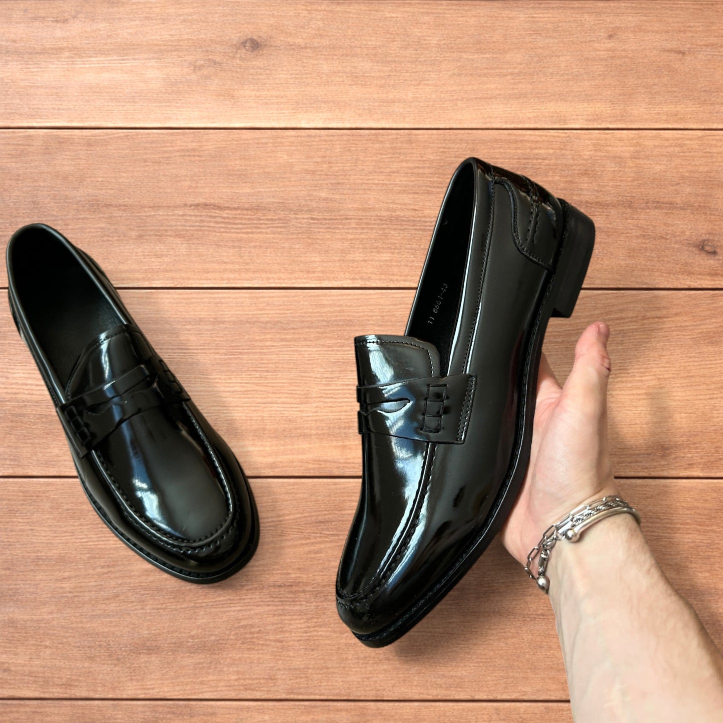 Lovely faux leather penny dress loafers shoes in black.