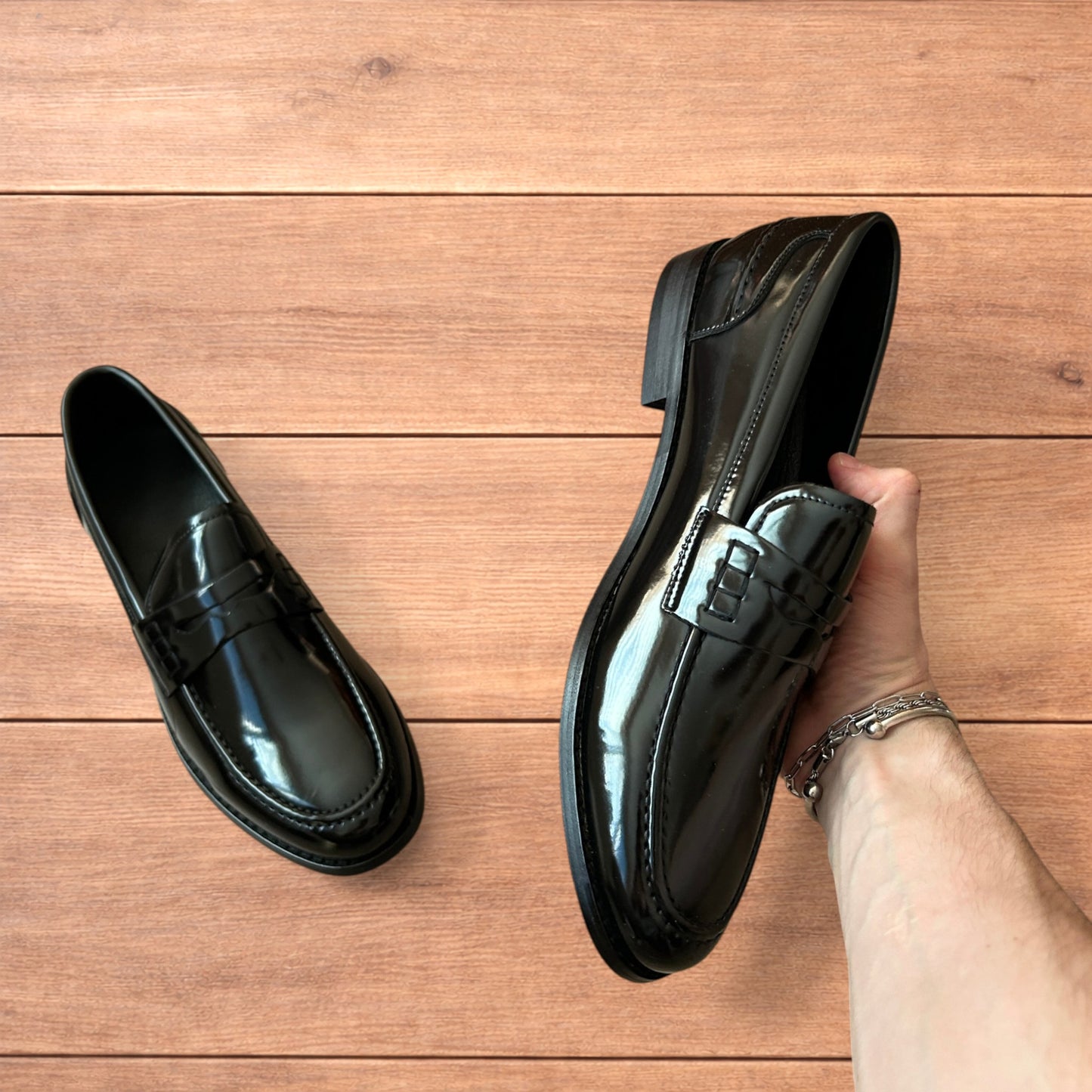 Lovely faux leather penny dress loafers shoes in black.