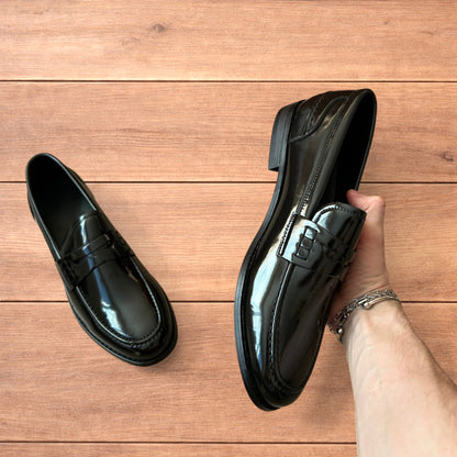 Lovely faux leather penny dress loafers shoes in black.