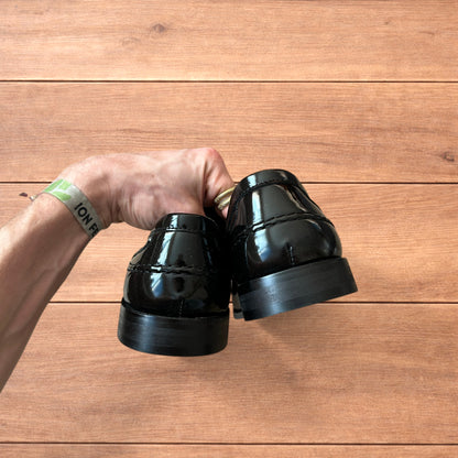 Lovely faux leather penny dress loafers shoes in black.