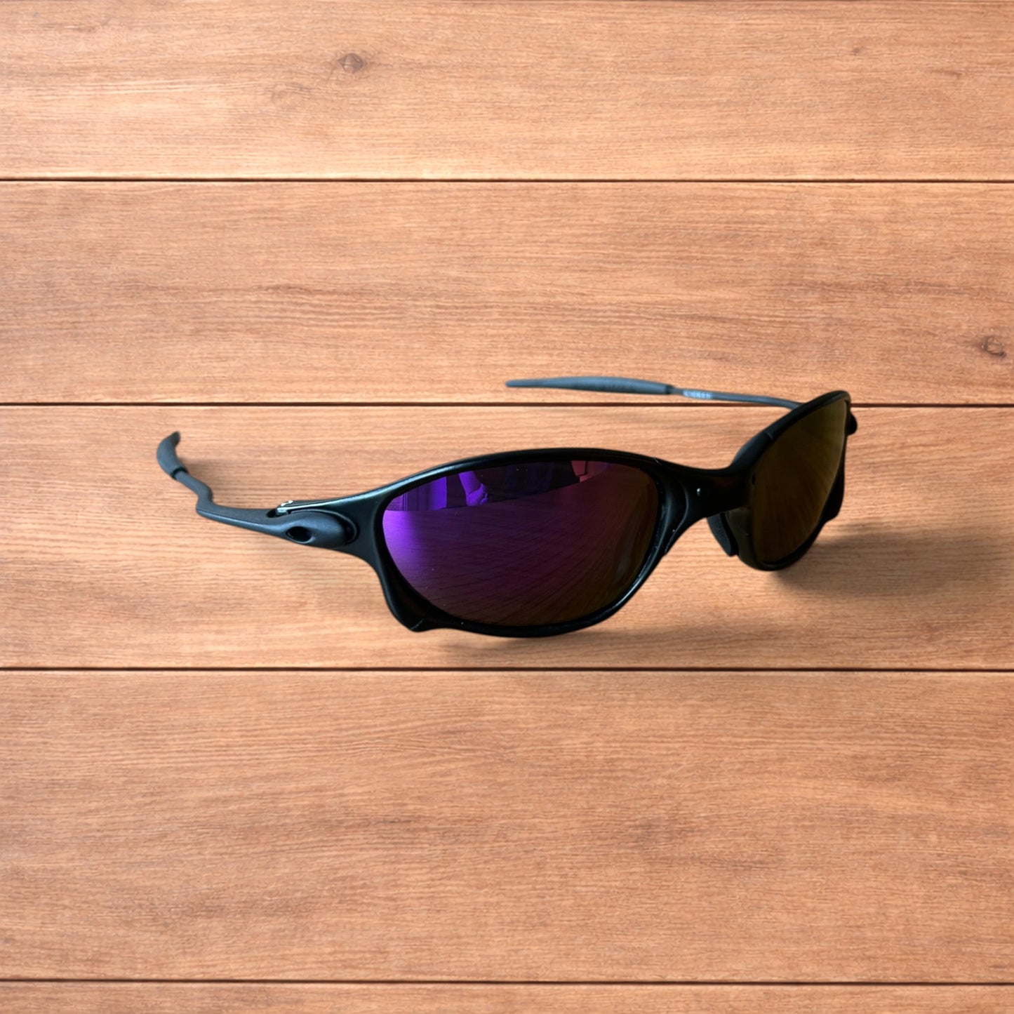 Insane metal frame polarised sunglasses in black frame purple lense.