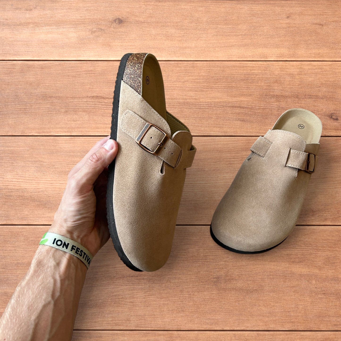 Lovely suede mules clogs shoes in beige/cream.