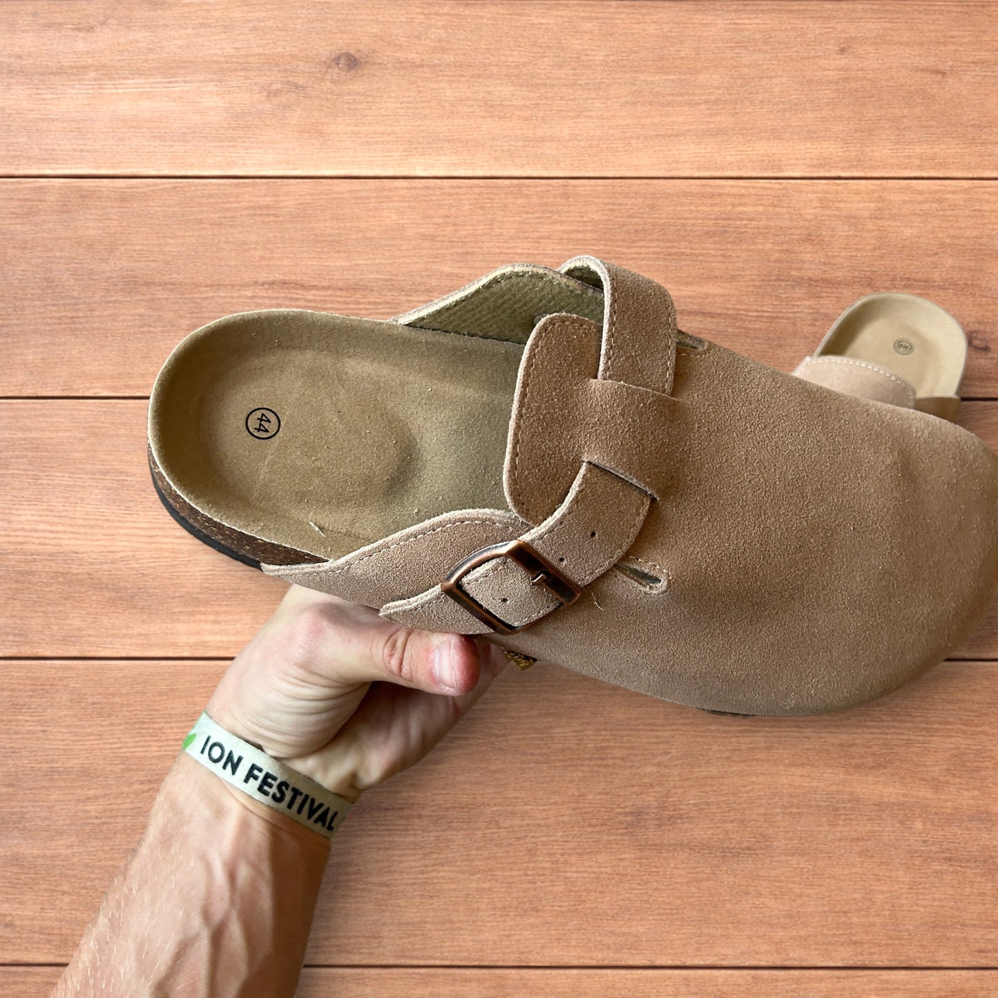 Lovely suede mules clogs shoes in beige/cream.