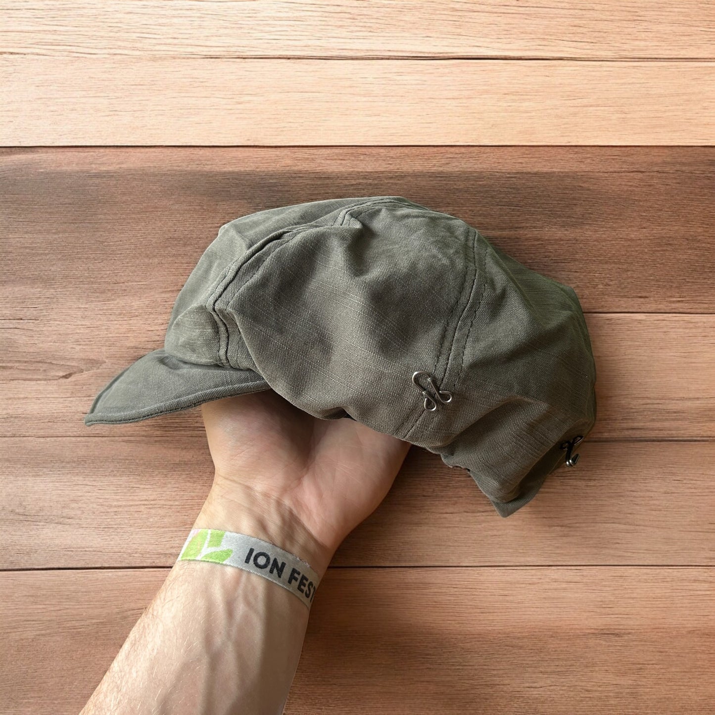 Vintage style newsboy painter flat cap beret in khaki green.