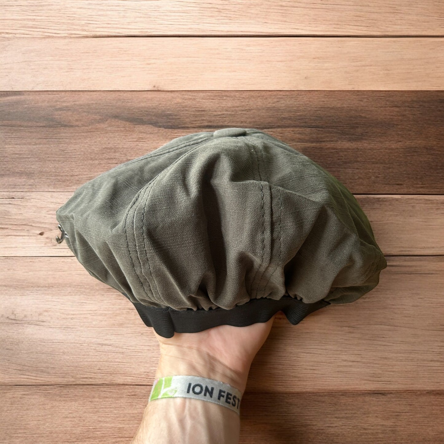 Vintage style newsboy painter flat cap beret in khaki green.