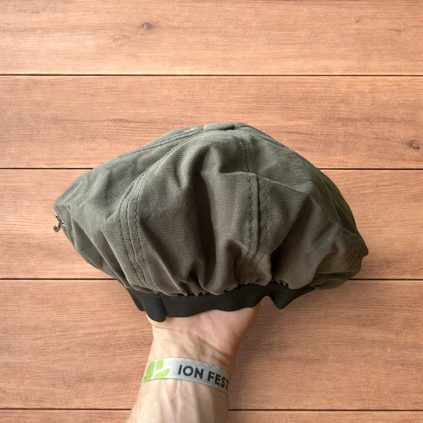 Vintage style newsboy painter flat cap beret in khaki green.