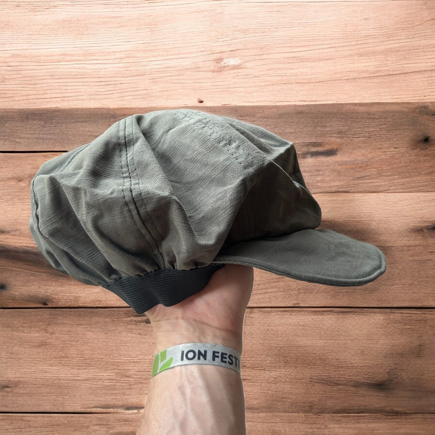 Vintage style newsboy painter flat cap beret in khaki green.