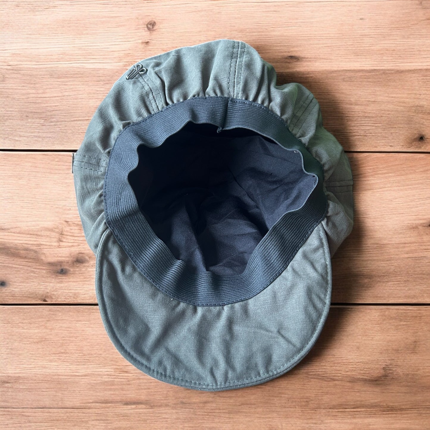 Vintage style newsboy painter flat cap beret in khaki green.
