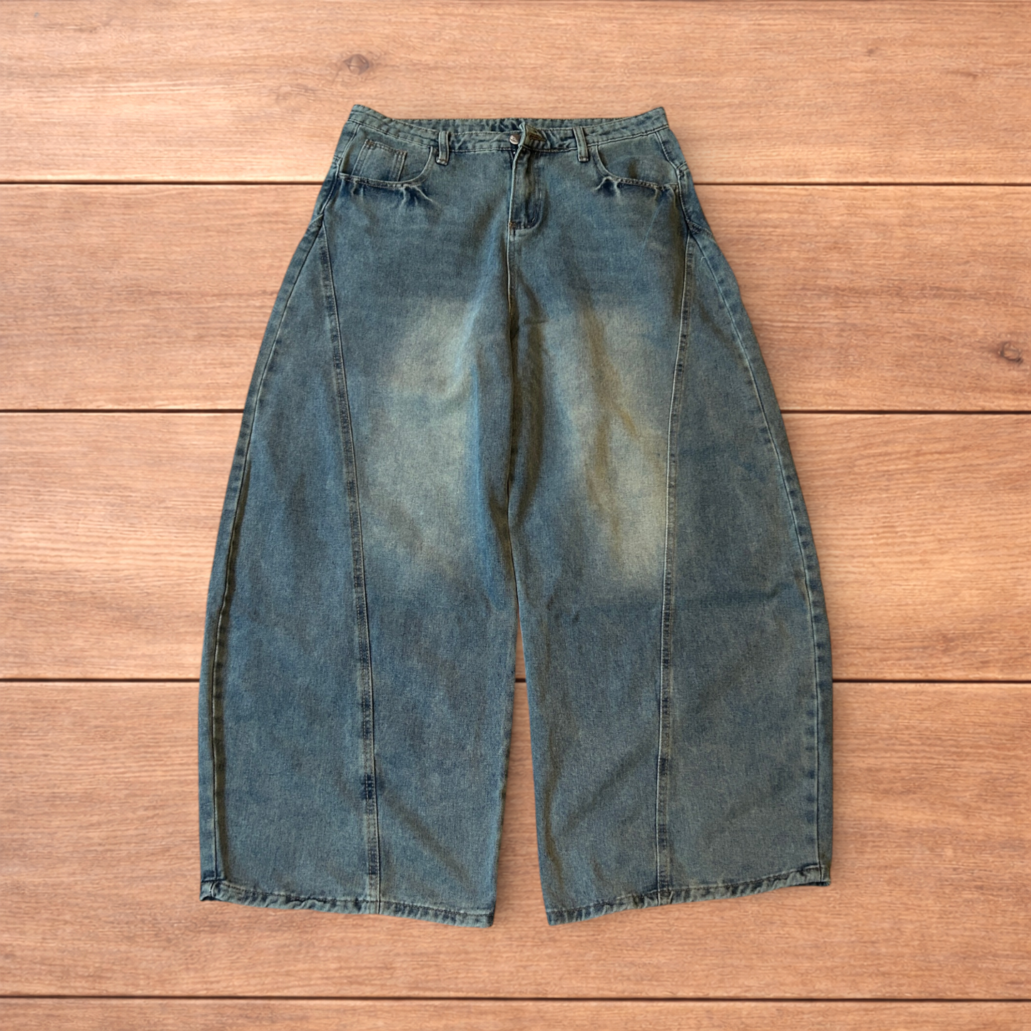 Incredible vintage style baggy wide leg skater fit jeans with fade in light blue.