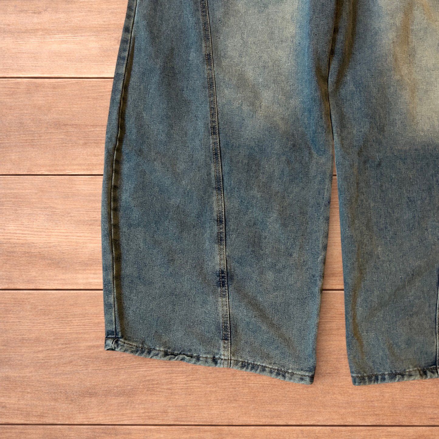 Incredible vintage style baggy wide leg skater fit jeans with fade in light blue.