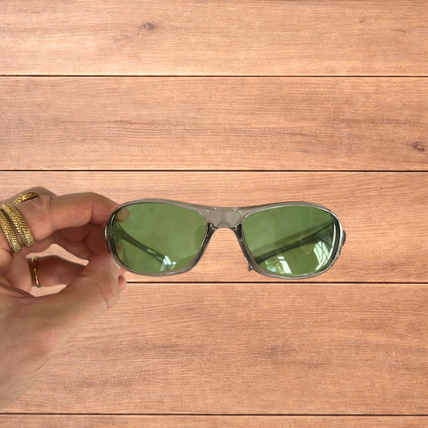 Cool reflective wrap around sunglasses in silver with green lense.