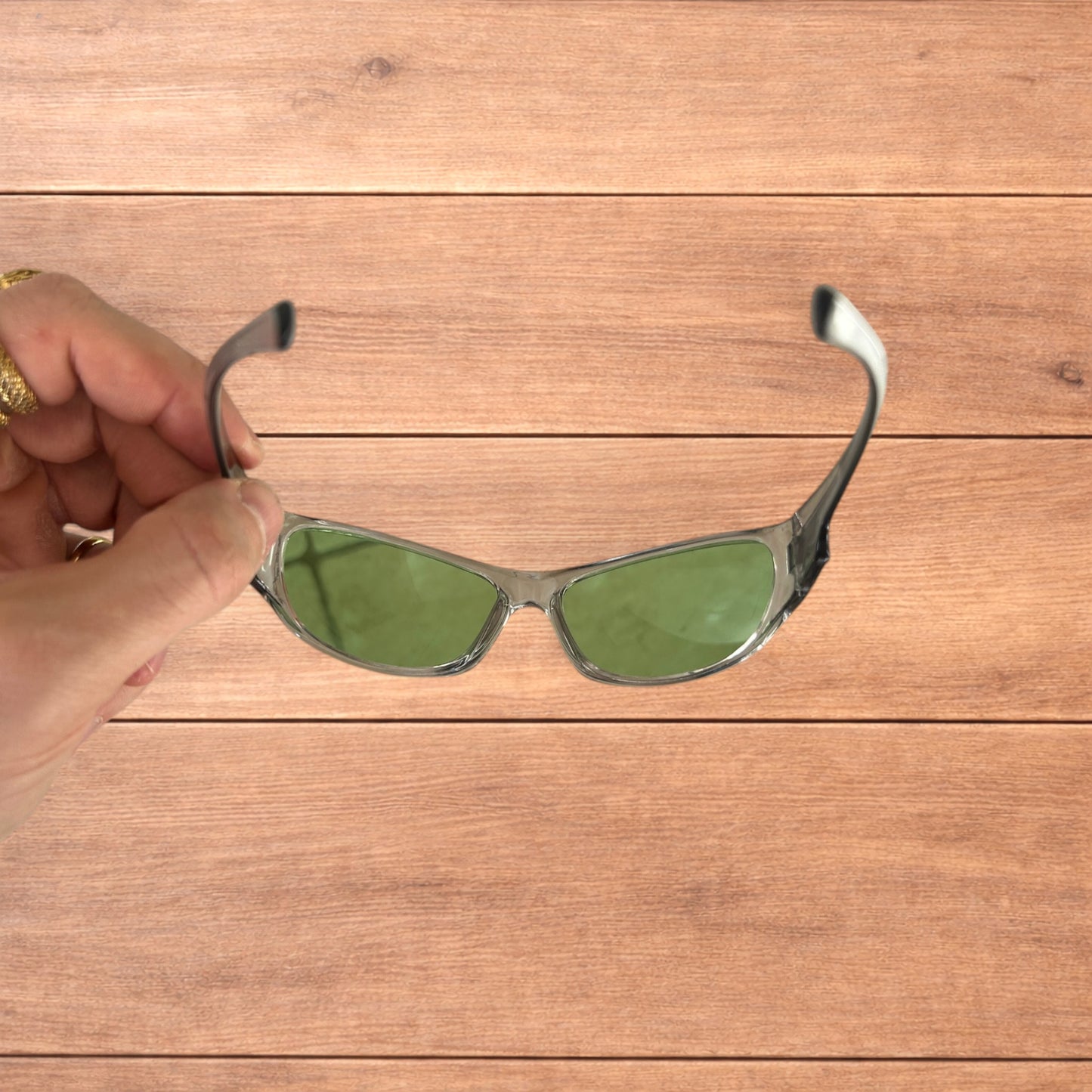 Cool reflective wrap around sunglasses in silver with green lense.