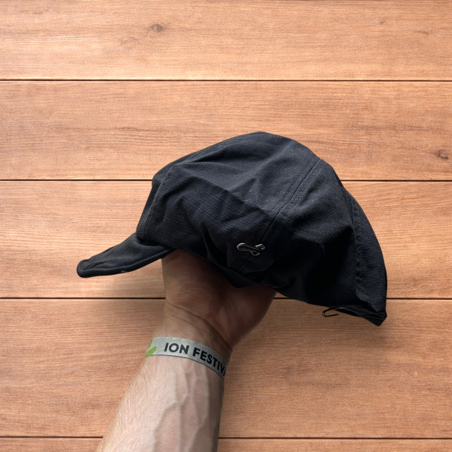 Vintage style newsboy painter flat cap beret in black.