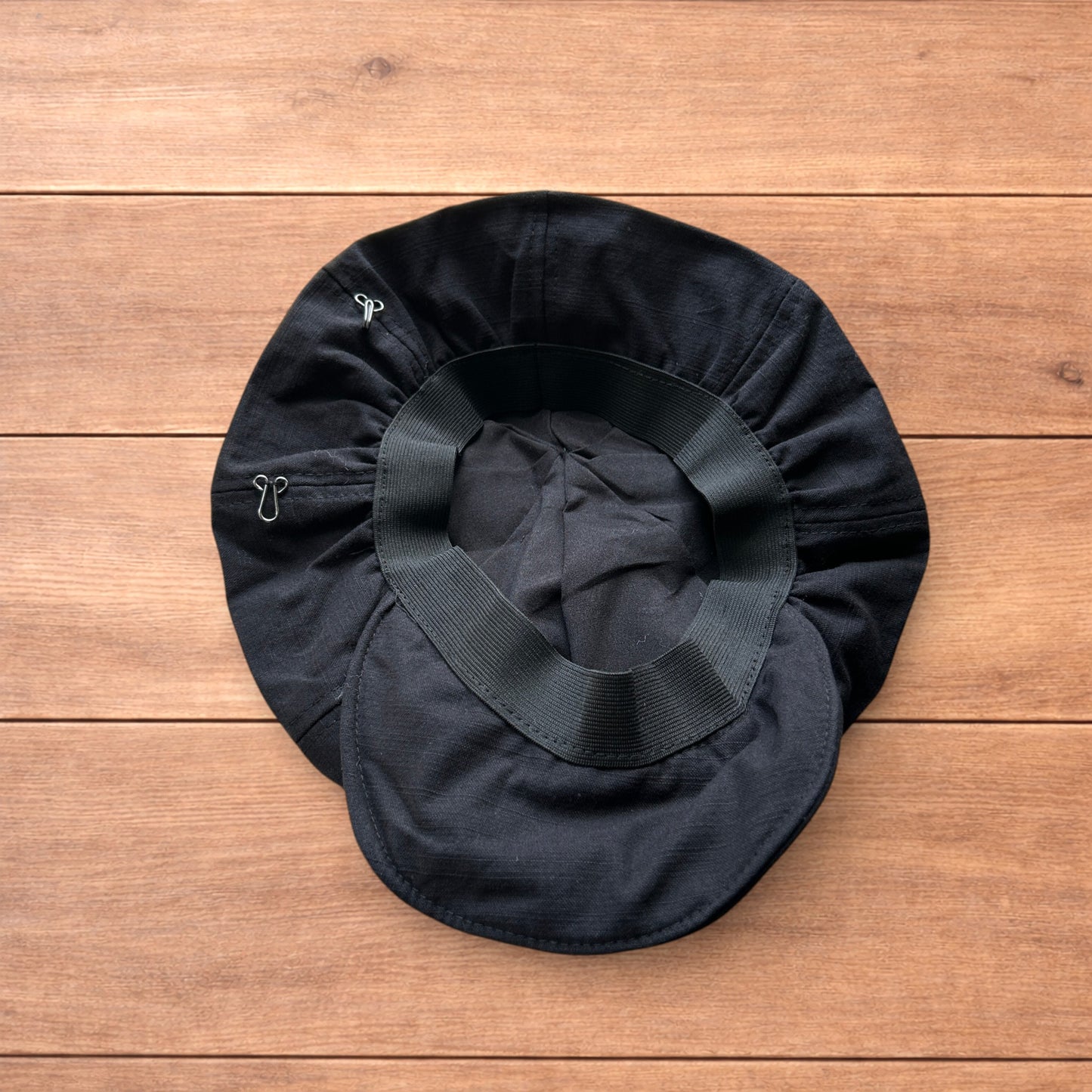 Vintage style newsboy painter flat cap beret in black.
