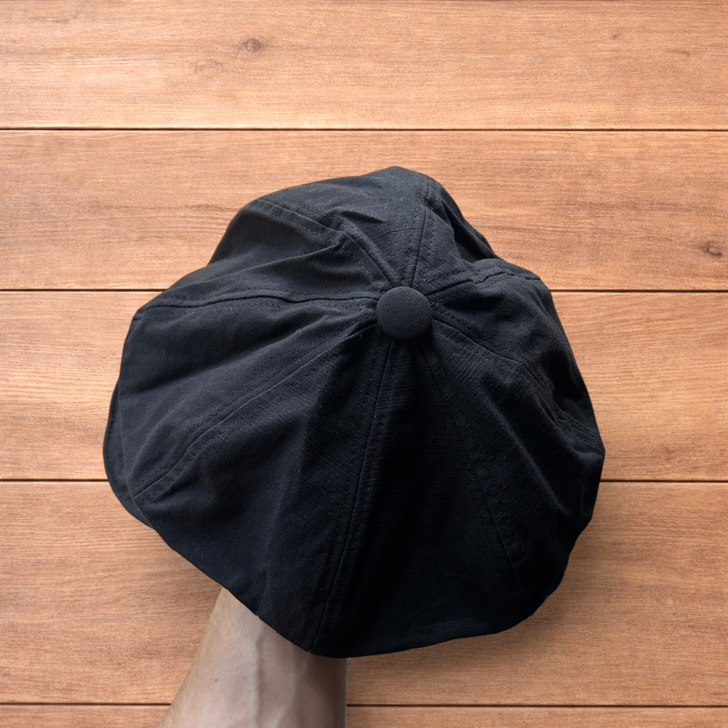 Vintage style newsboy painter flat cap beret in black.
