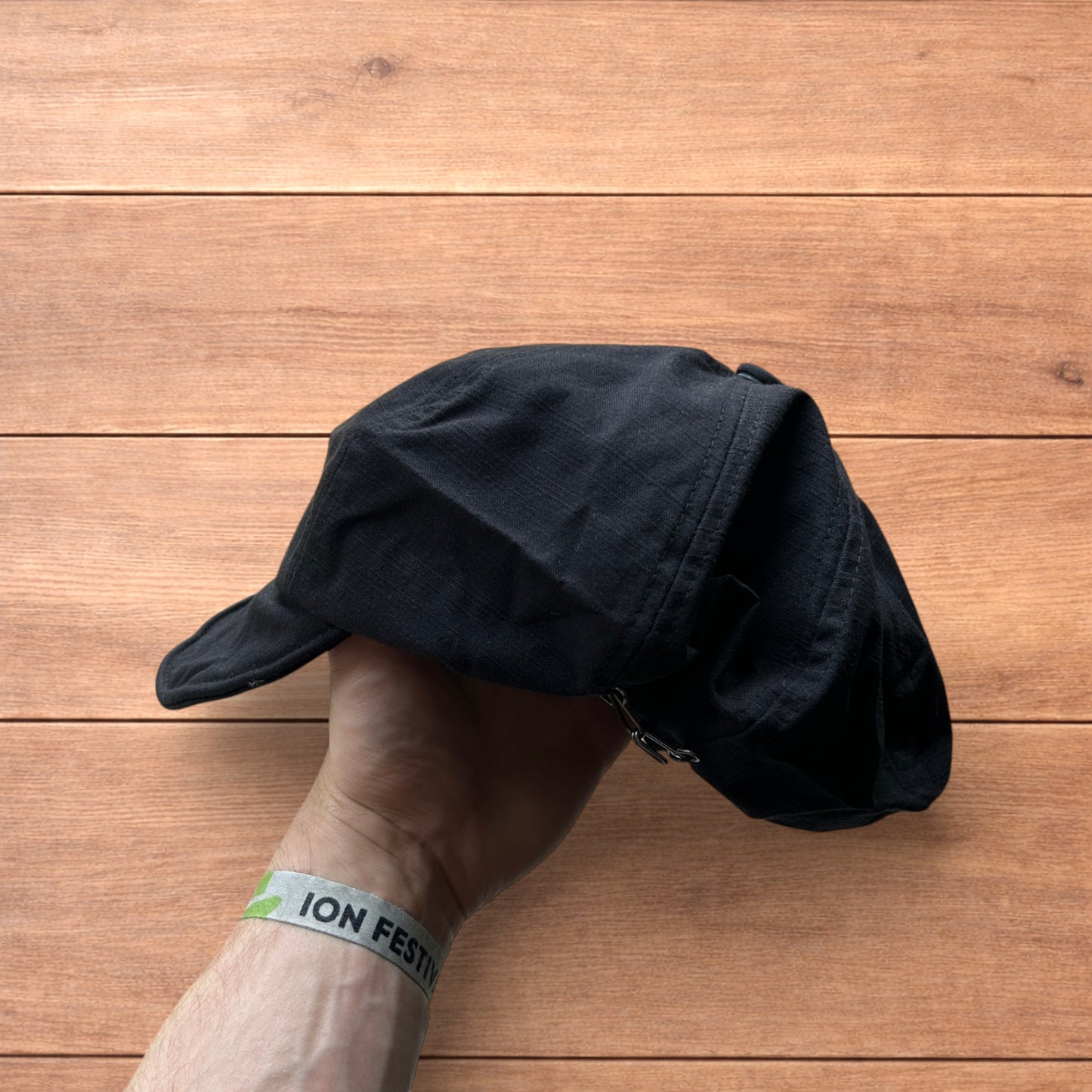 Vintage style newsboy painter flat cap beret in black.